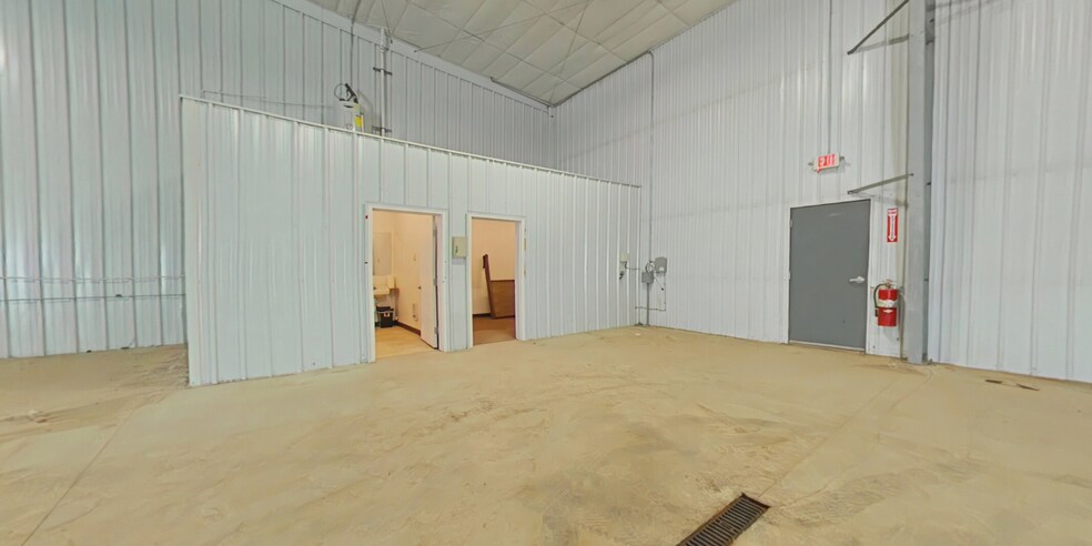 More Photos Of 5806 Baldwin Ln, Williston Warehouse For Lease