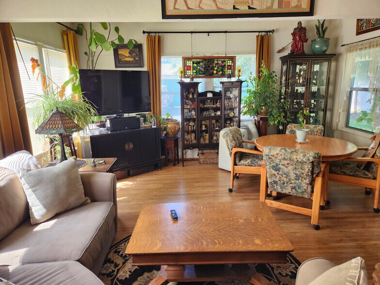 More Photos Of 823-825 Wheeler St, Santa Rosa Apartments For Sale