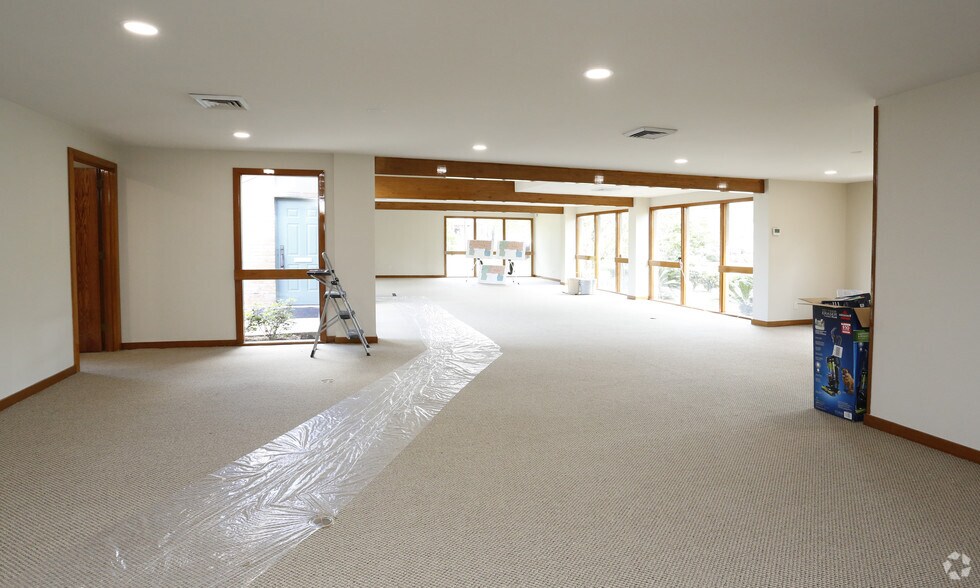 More Photos Of 7330 Highland Rd, Baton Rouge Coworking Space