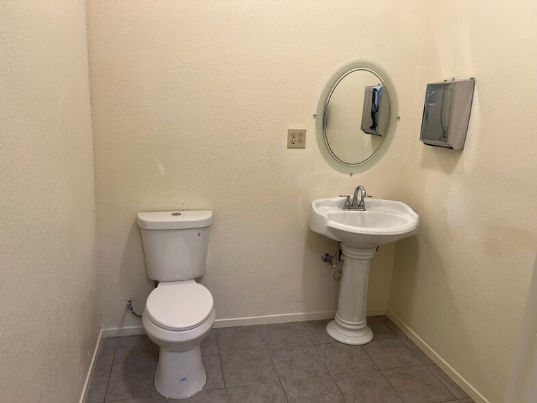 More Photos Of 2145 O St, Merced Office For Sale