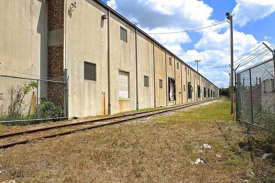 More Photos Of 6125 E Shelby Dr, Memphis Warehouse For Lease
