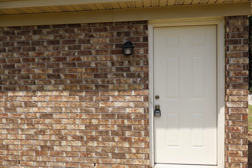 More Photos Of 1311 E 67th St, Savannah Apartments For Sale