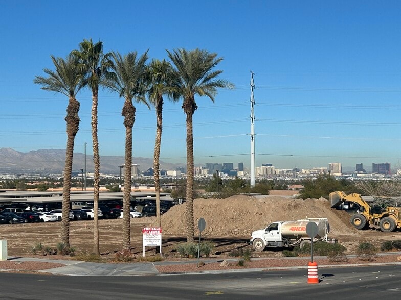 More Photos Of 2480 Village View Dr, Henderson Medical For Lease