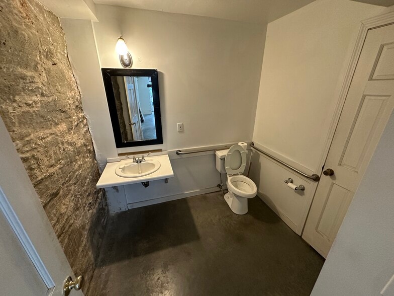 More Photos Of 88 Boylston St, Brookline Storefront Retail Residential For Lease