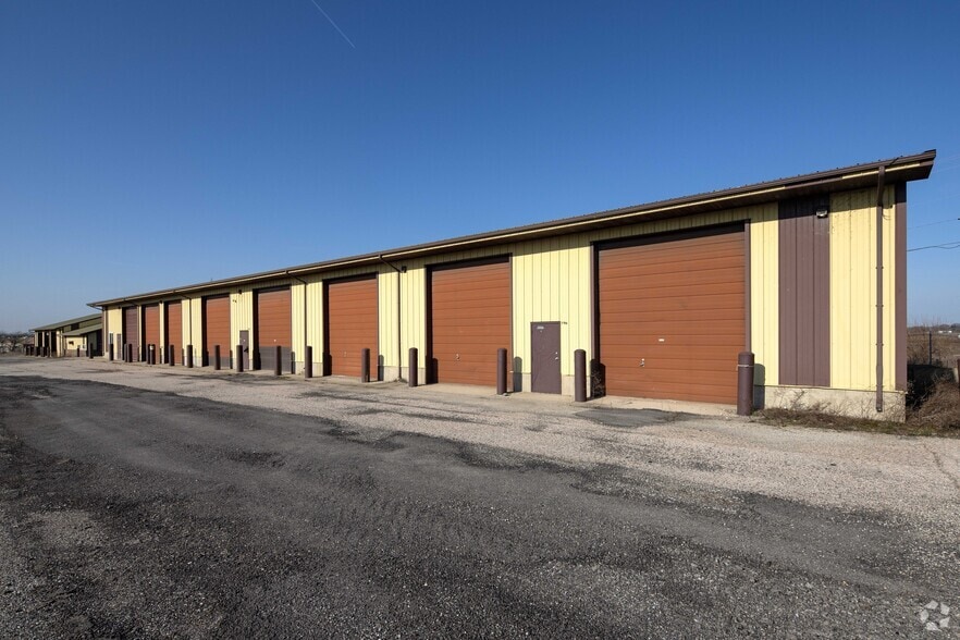 More Photos Of 3504 S Virginia, Crystal Lake Truck Terminal For Sale