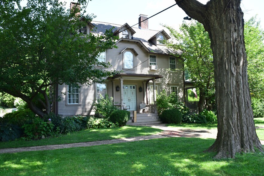 More Photos Of 259 Main St S, Woodbury Apartments For Lease