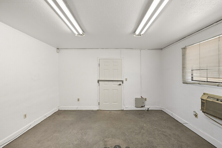 More Photos Of 240 Airpark Rd, Atwater Warehouse For Lease