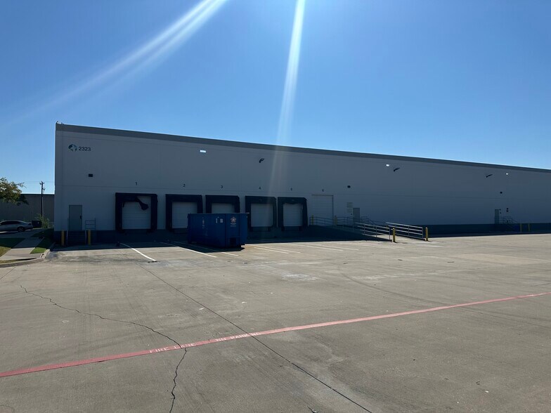 More Photos Of 2323 McDaniel Dr, Carrollton Distribution For Lease