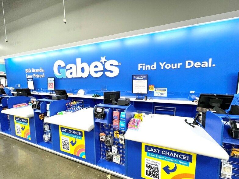 More Photos Of 4665-4749 66th St N, Saint Petersburg Unknown For Lease