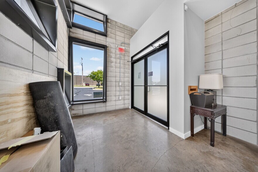 More Photos Of 3326 E 27th Pl S, Tulsa Office For Lease