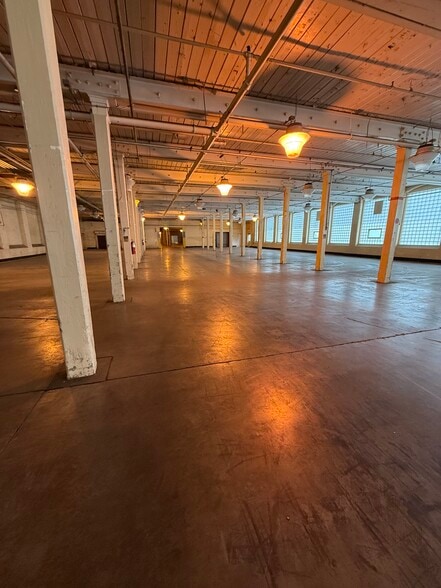 More Photos Of 422B N 3rd St, Albemarle Warehouse For Lease