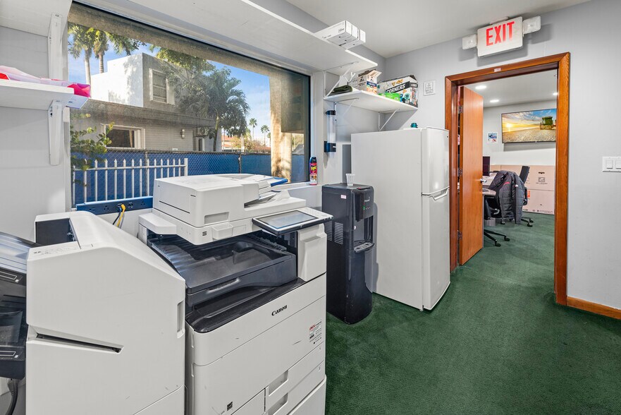 More Photos Of 1571 NW 13th Ct, Miami Medical For Lease