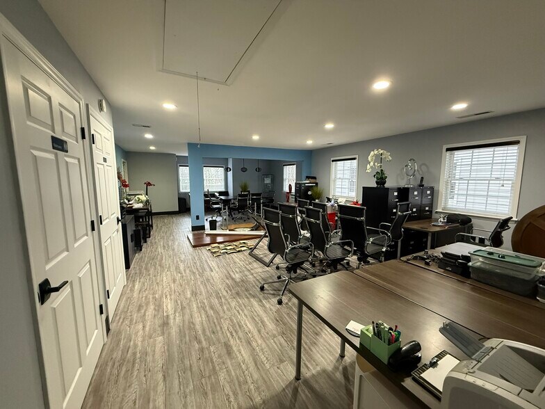 More Photos Of 1015-1029 Bullard Ct, Raleigh Office For Sale