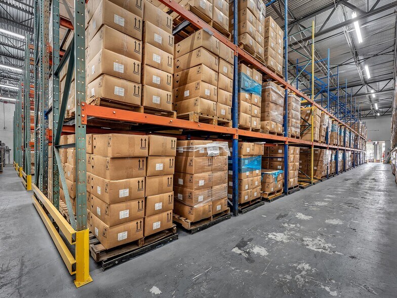 More Photos Of 8299 NW 30th Ter, Doral Warehouse For Lease