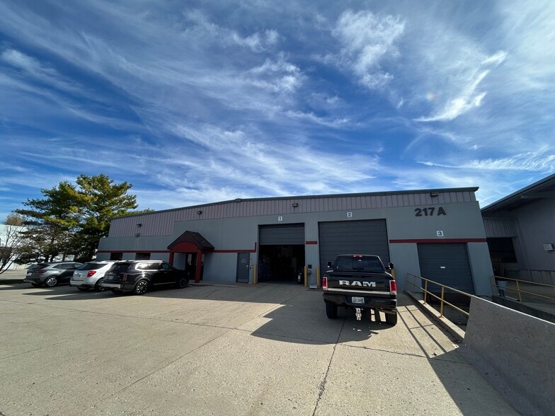 Primary Photo Of 217 S Pioneer Blvd, Springboro Warehouse For Lease