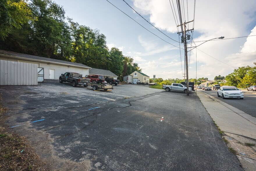 More Photos Of 690 N Franklin St, Christiansburg Office For Sale