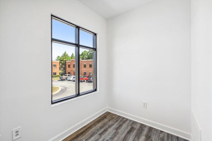 More Photos Of 106 Mission Ct, Franklin Office For Sale