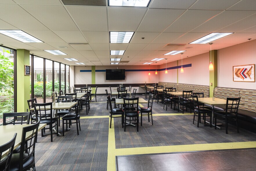 More Photos Of 17197 N Laurel Park Dr, Livonia Office For Lease