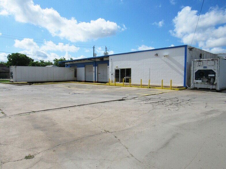 Primary Photo Of 213 E Hamilton St, Houston Distribution For Sale