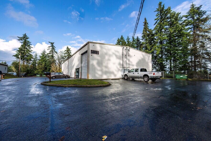 More Photos Of 5800 W Werner Rd, Bremerton Distribution For Lease