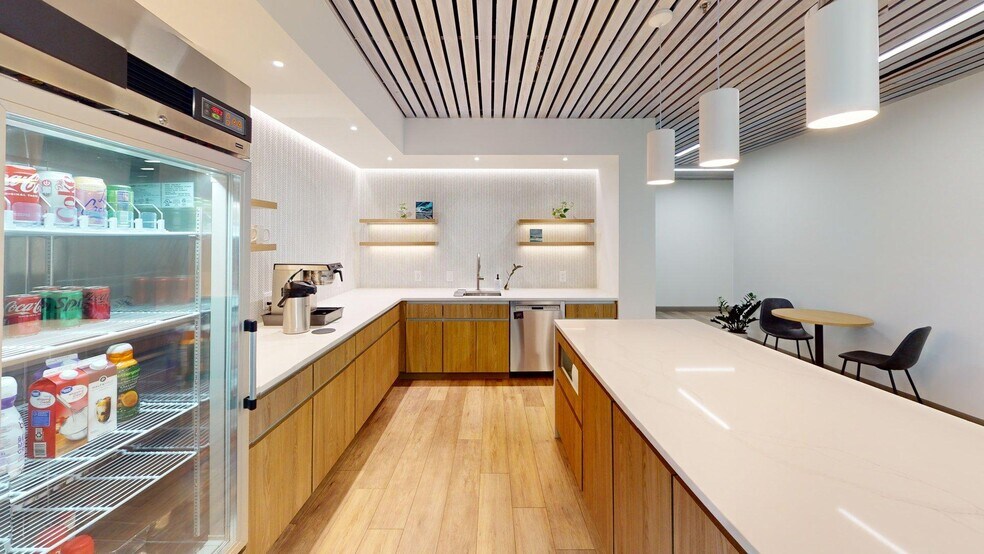 More Photos Of 320 Wingo Way, Mount Pleasant Loft Creative Space For Lease