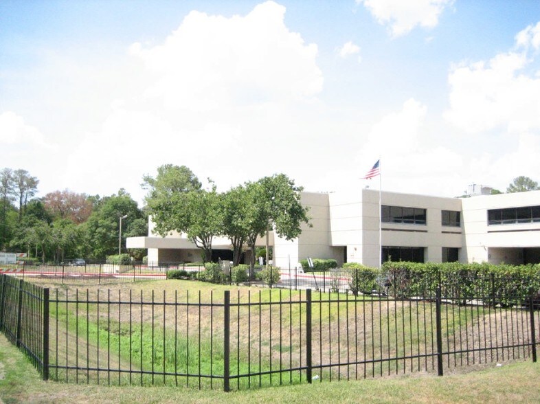 More Photos Of 17506 Red Oak Dr, Houston Hospital For Lease