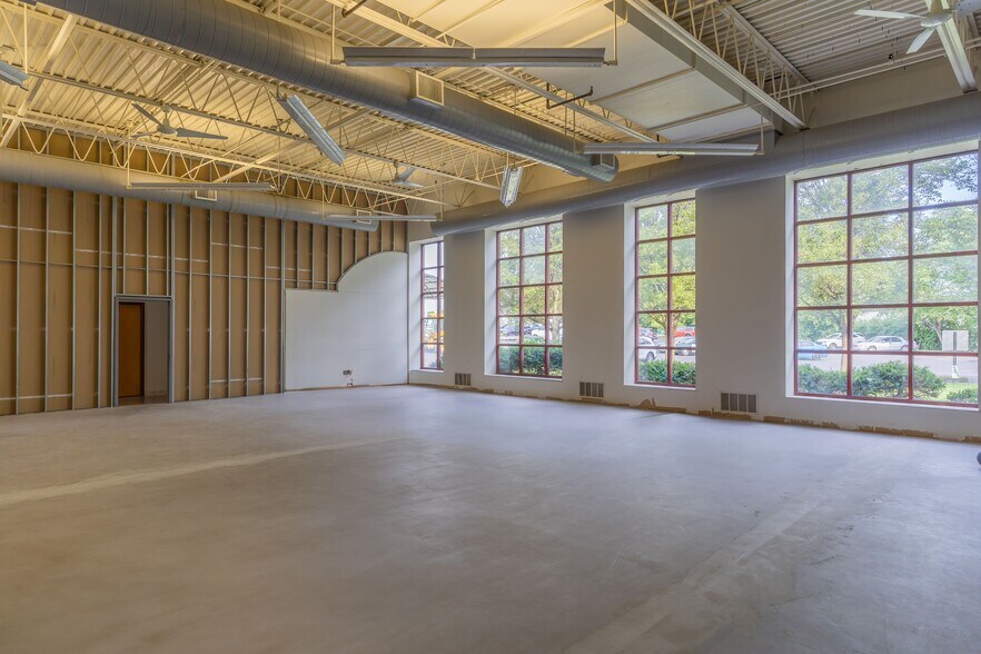 More Photos Of 10400 Drummond Rd, Philadelphia Office For Lease