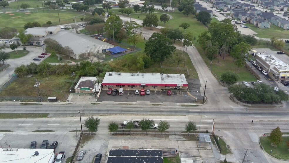 More Photos Of 6513 Tidwell Rd, Houston Storefront For Lease