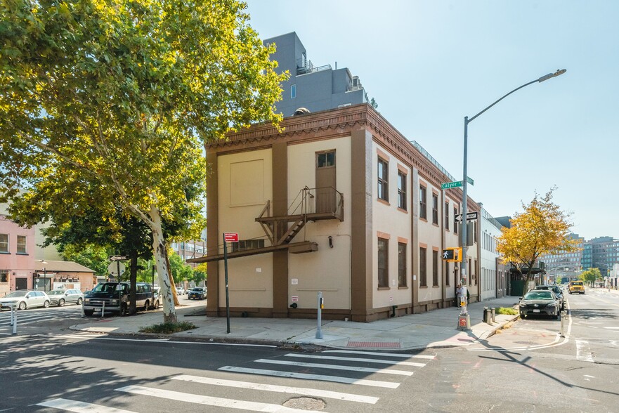 More Photos Of 54 Franklin St, Brooklyn Apartments For Sale