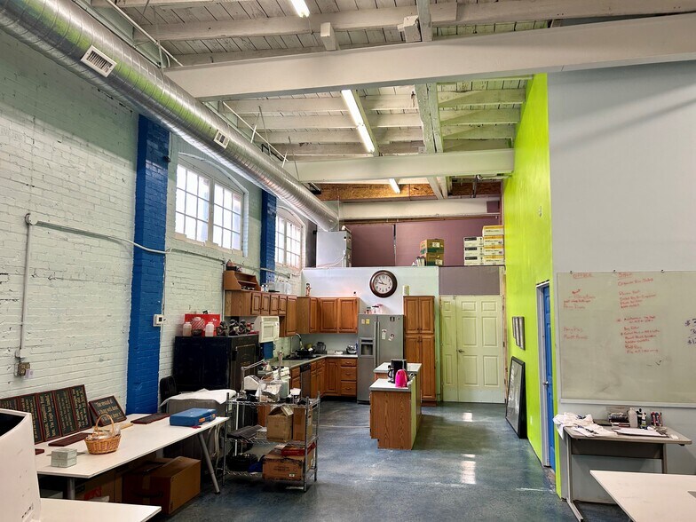 More Photos Of 2125 Jane St, Pittsburgh Warehouse For Lease