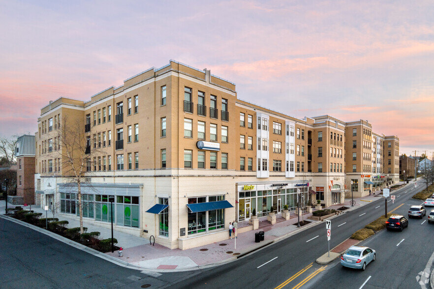 Primary Photo Of 450 N Washington St, Falls Church Apartments For Lease