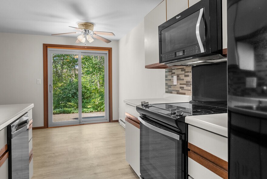 More Photos Of 910 E Cedar Ave, Manitowoc Apartments For Sale