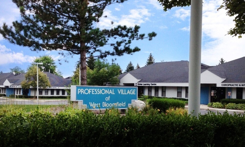 Primary Photo Of 5829 W Maple Rd, West Bloomfield Medical For Lease