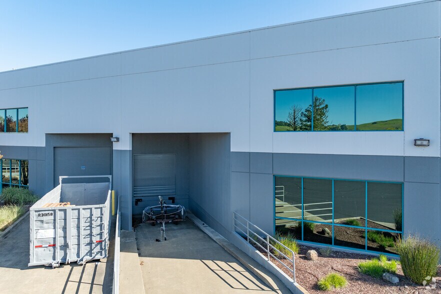 More Photos Of 1690-1740 Corporate Cir, Petaluma Light Distribution For Lease