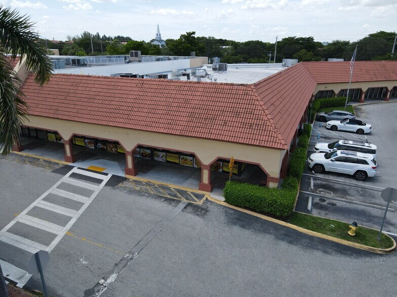More Photos Of 12315-12389 Pembroke Rd, Pembroke Pines Unknown For Lease