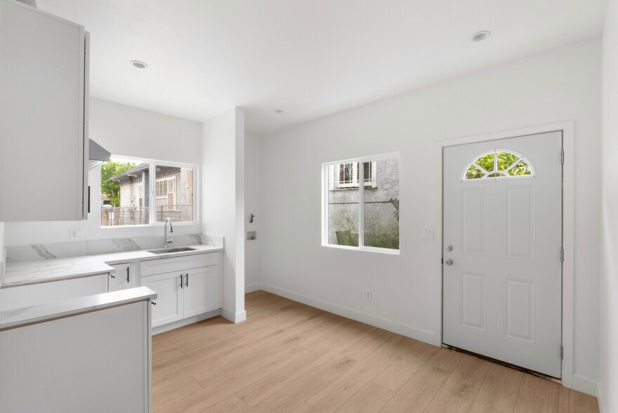 More Photos Of 1955 Bonsallo Ave, Los Angeles Apartments For Sale