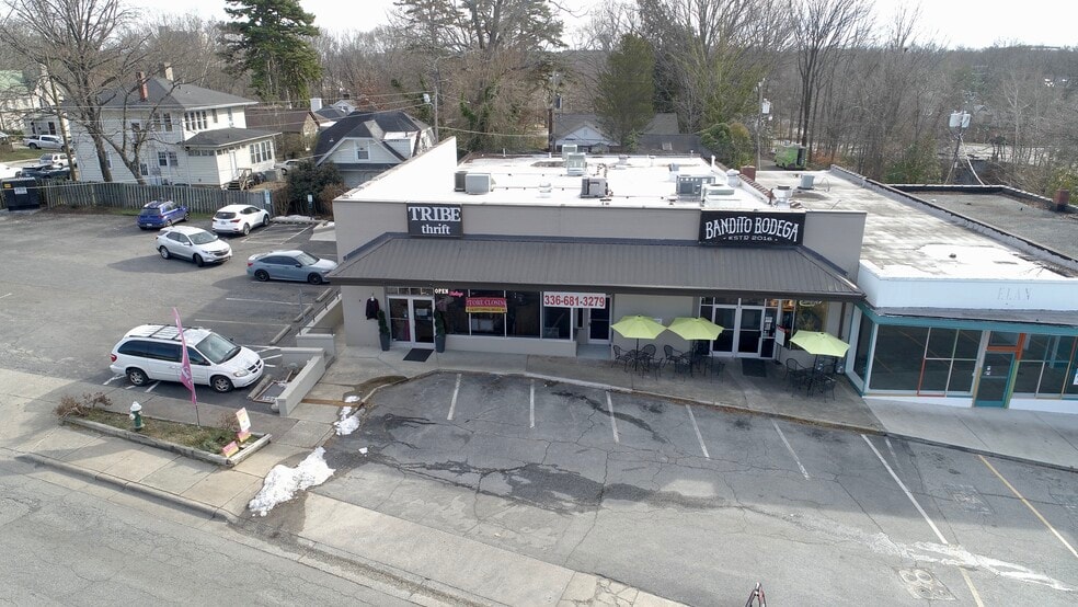 More Photos Of 1607-1609 W Friendly Ave, Greensboro Storefront For Lease