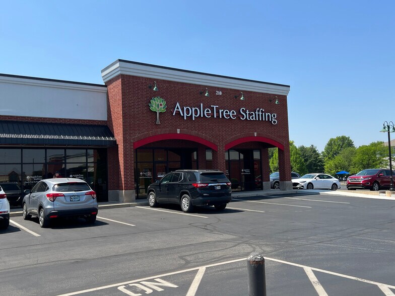 More Photos Of 210 S Emerson Ave, Greenwood Storefront Retail Office For Lease