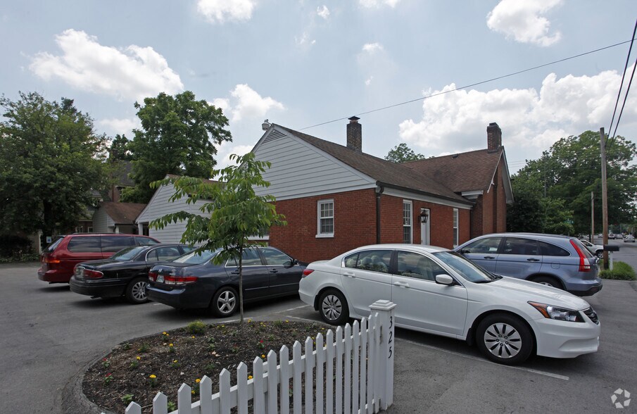 More Photos Of 325 Bridge St, Franklin Office For Sale