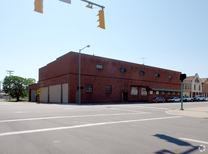 Primary Photo Of 150 Cherry Ave NE, Canton Warehouse For Lease