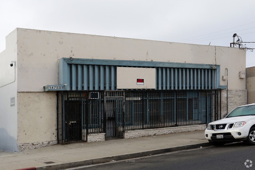 Primary Photo Of 14750 Arminta St, Panorama City Warehouse For Lease