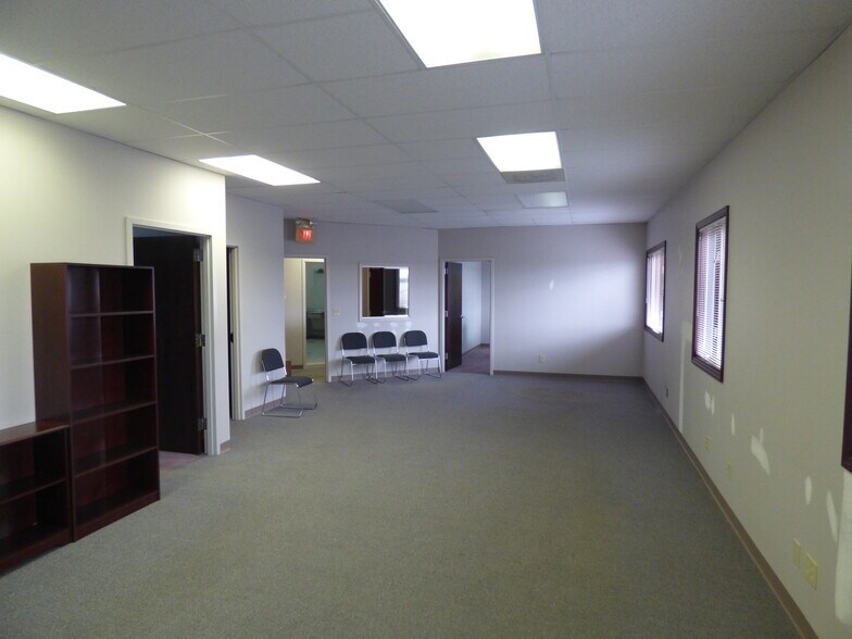 More Photos Of 10016 Office Center Ave, Saint Louis Office For Lease