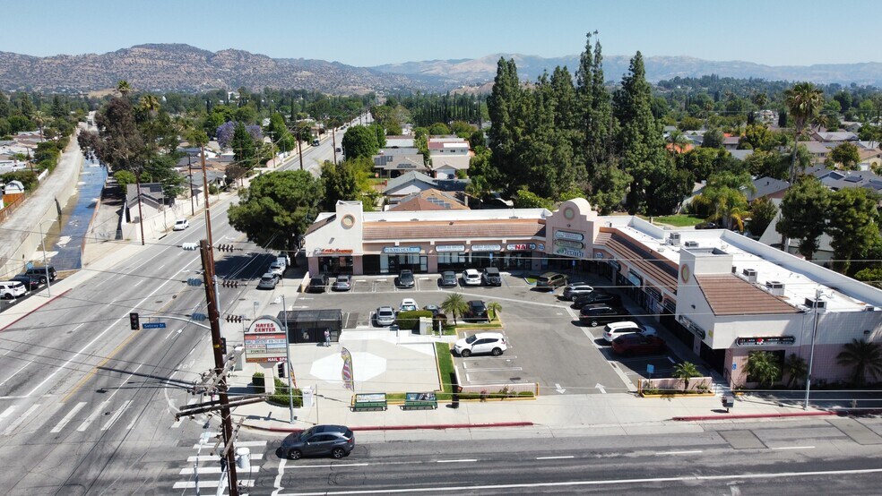 More Photos Of 7606 Fallbrook Ave, Canoga Park Unknown For Lease
