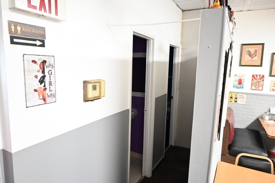 More Photos Of 937 W Wooster Rd, Barberton Storefront Retail Residential For Sale