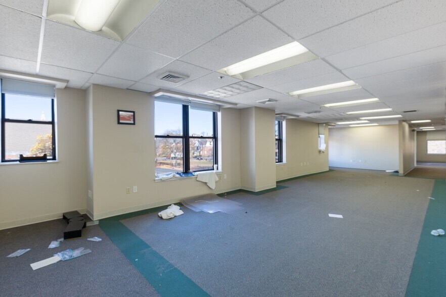 More Photos Of 19-25 Main St, Hartford Office Residential For Sale