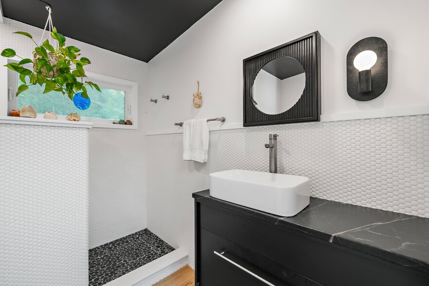 More Photos Of 4075 Branches Ln, Doylestown Flex For Sale