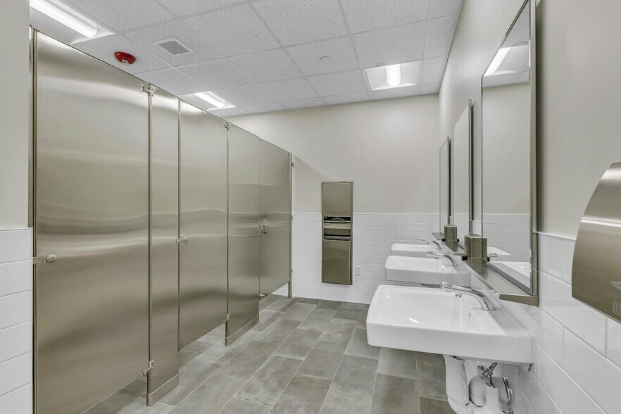 More Photos Of 645 National Blvd, Medford Distribution For Sale