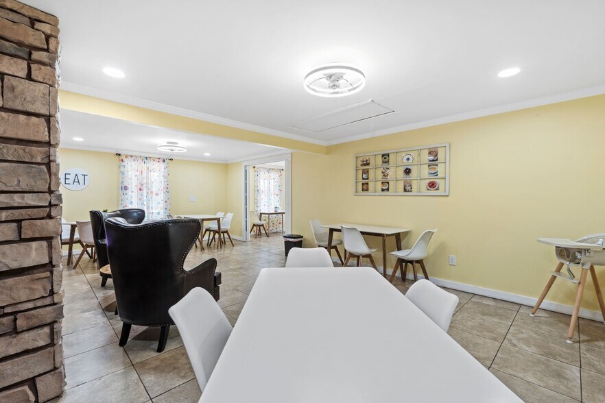 More Photos Of 808 Bypass Rd, Winchester Freestanding For Sale