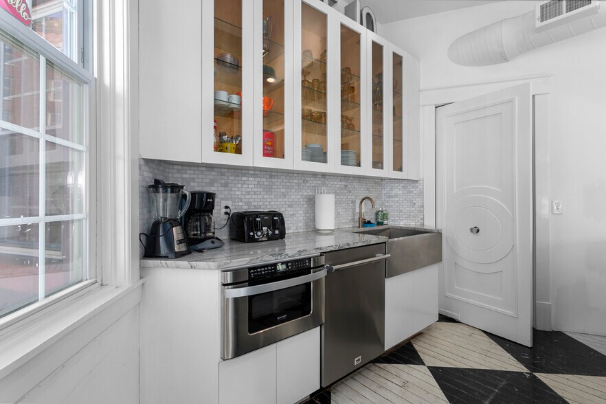 More Photos Of 120-122 W 5th St, Kansas City Storefront Retail Residential For Sale