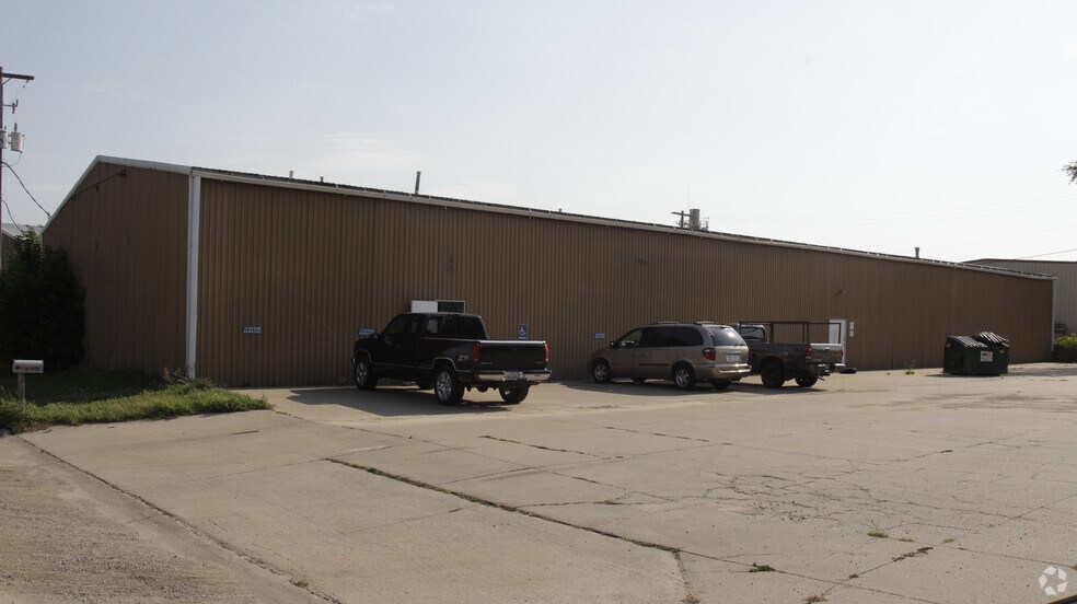 More Photos Of 2357 Warren Dr, Plattsmouth Warehouse For Lease